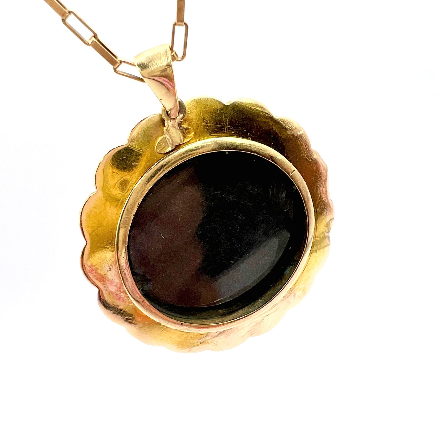 Victorian gold, pearl and black enamel round mourning picture locket, 3cm diameter