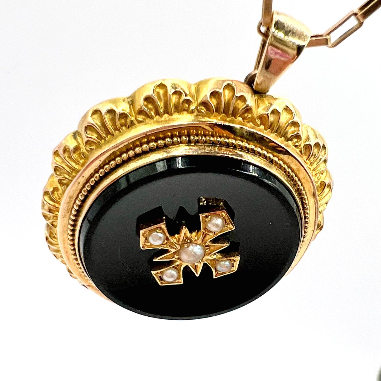 Victorian gold, pearl and black enamel round mourning picture locket, 3cm diameter