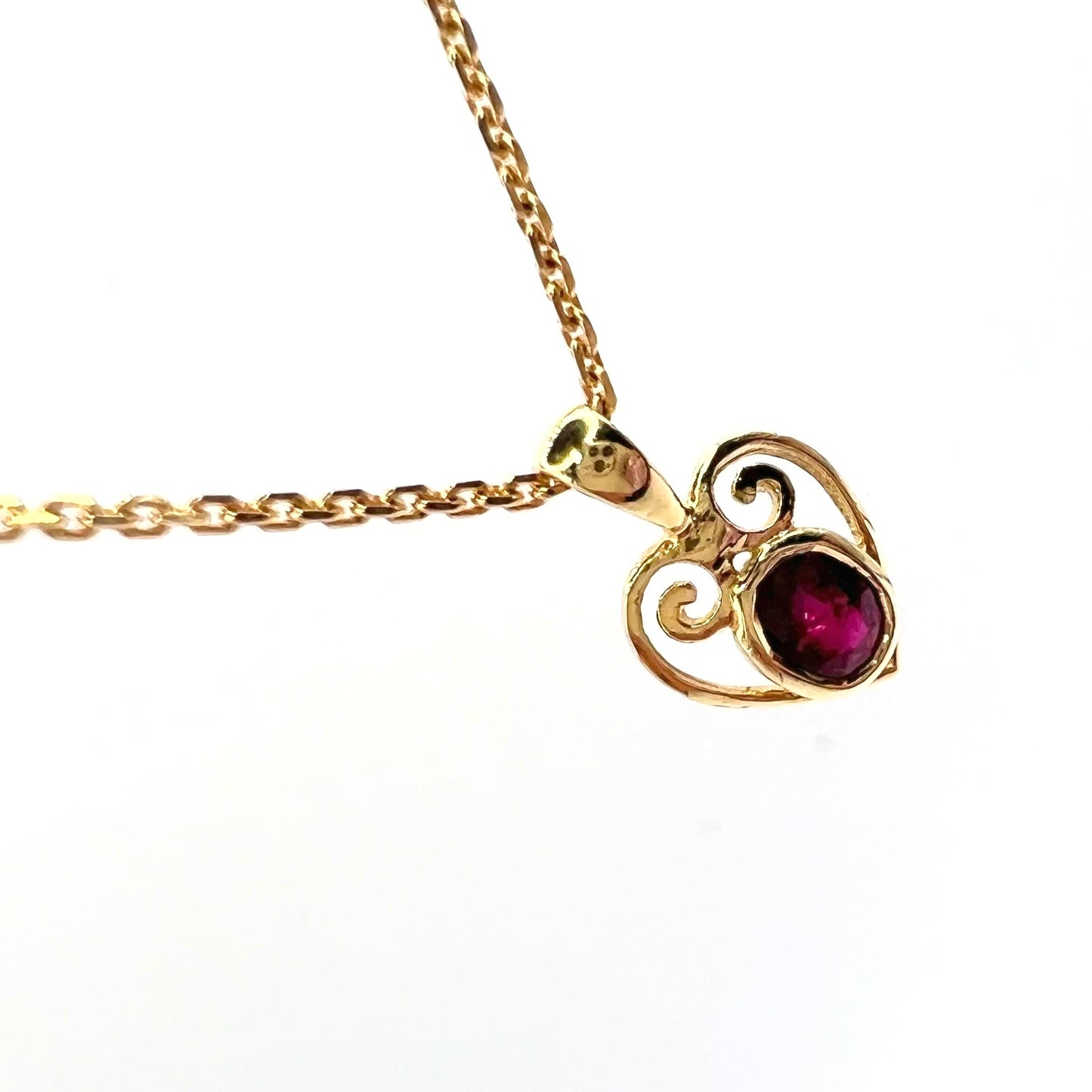 Vintage 9ct Yellow Gold Garnet Heart Pendant