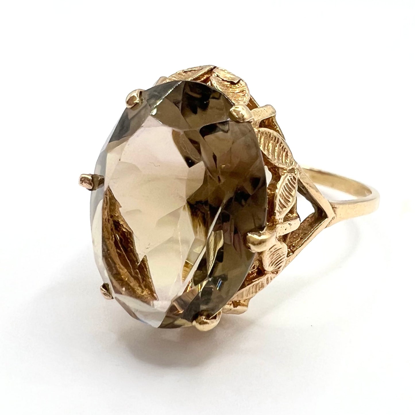 9ct Gold Smoky Quartz Cocktail Ring with Carved Leaf Design, size O 1/2