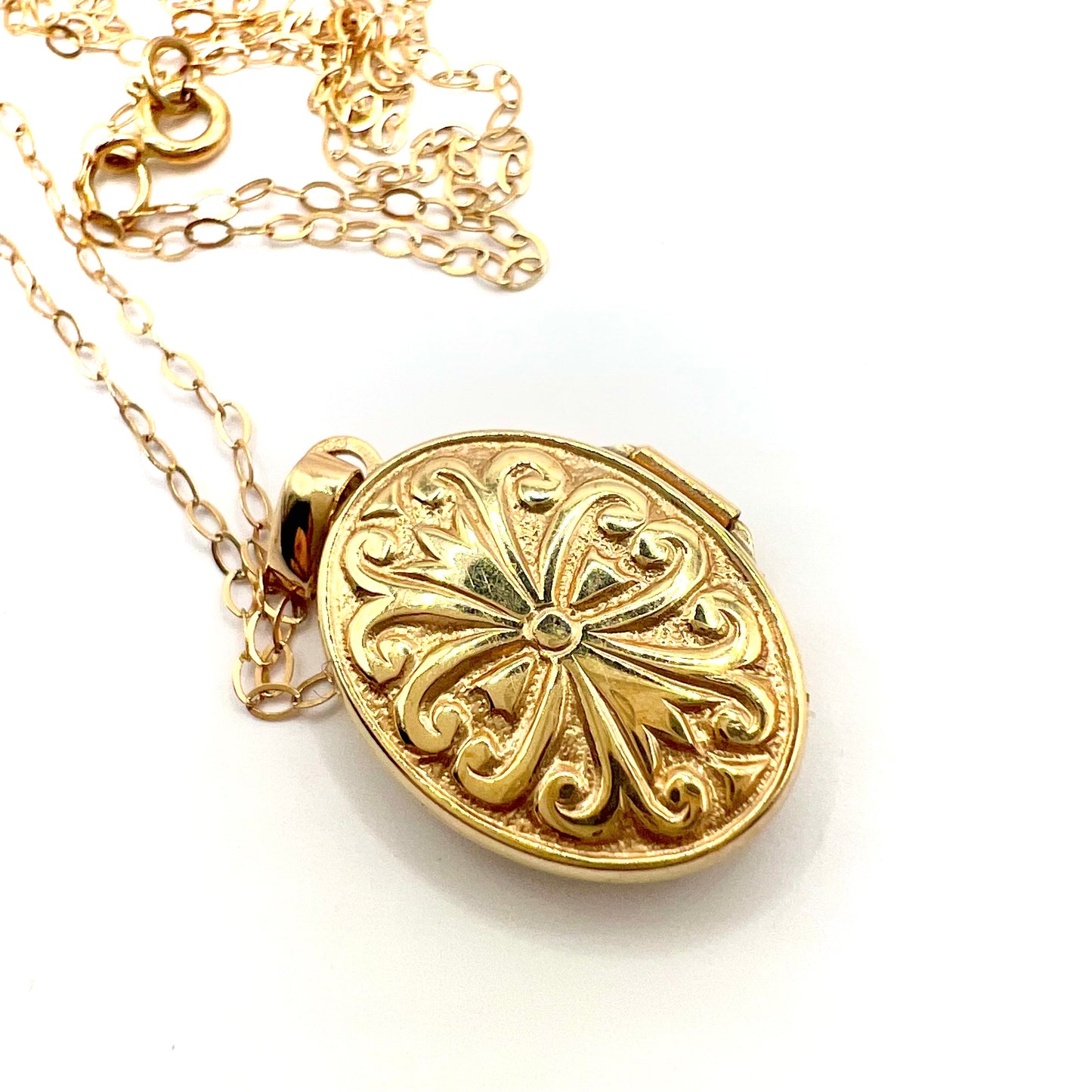 9ct gold 2 Photo Back and Front Oval Locket Pendant