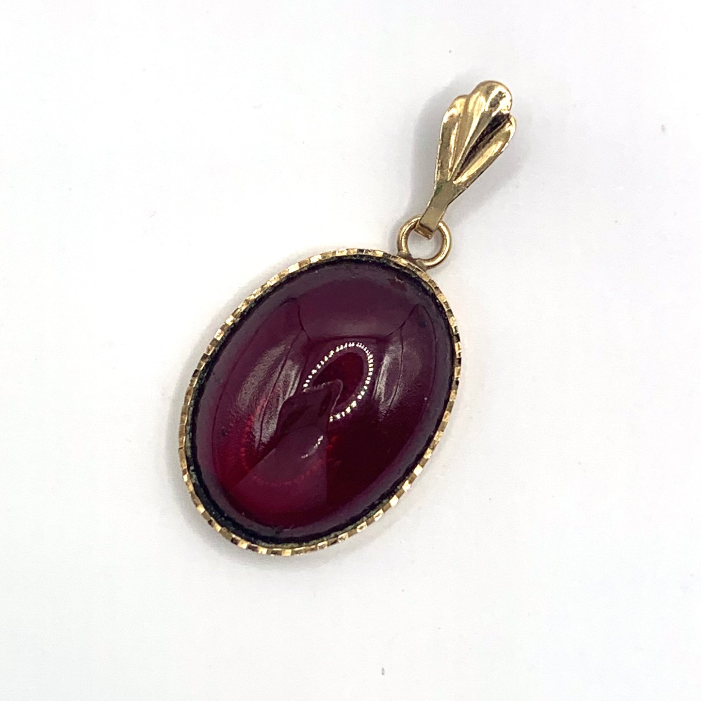 Vintage 9ct Yellow Gold Garnet Cabochon Pendant